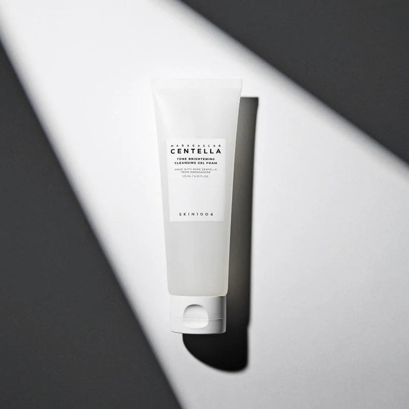 SKIN 1004 - Gel-mousse nettoyant illuminateur à la centella asiatica de Madagascar - Gel Nettoyant Illuminateur