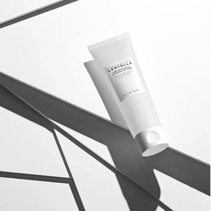 SKIN 1004 - Gel-mousse nettoyant illuminateur à la centella asiatica de Madagascar - Gel Nettoyant Illuminateur